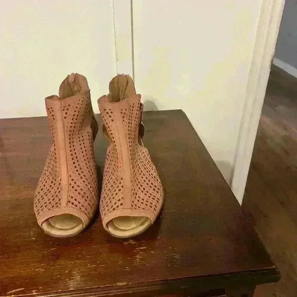 Earth Women's Sz 11 Nubuck Leather Keri Dusty Rose Peep Toe Perforated... - Picture 3 of 6